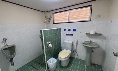 Spacious Beachside House, 4 Bed 3 Bath, for Rent in a Peaceful Residence