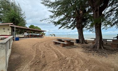 Spacious Beachside House, 4 Bed 3 Bath, for Rent in a Peaceful Residence