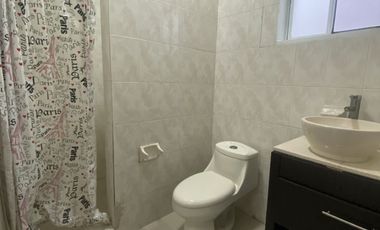 CASA EN RENTA EN MITRAS CENTRO