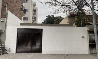 CASA EN RENTA EN MITRAS CENTRO