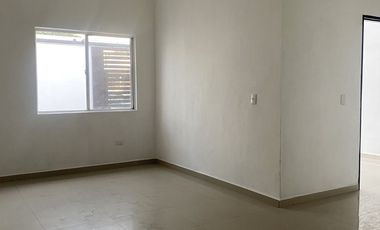 CASA EN RENTA EN MITRAS CENTRO