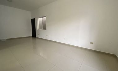 CASA EN RENTA EN MITRAS CENTRO