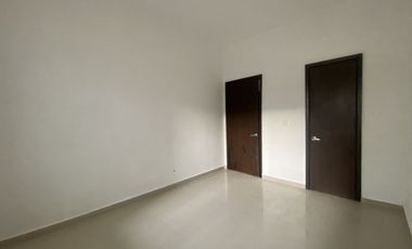 CASA EN RENTA EN MITRAS CENTRO