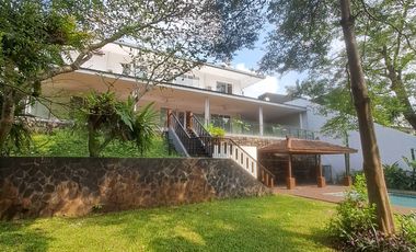 FOR RENT – Bright House with Large Garden in Kemang | Must See