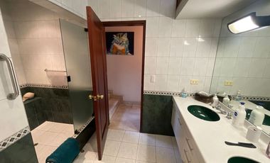 1800 m² en Rinconada del Lago, Full Áreas Verdes, con 4 Habitaciones y Hasta 6 Autos por Dentro