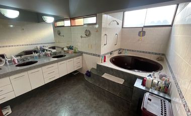 1800 m² en Rinconada del Lago, Full Áreas Verdes, con 4 Habitaciones y Hasta 6 Autos por Dentro