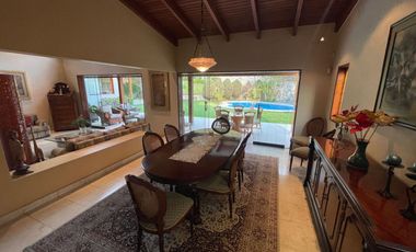 1800 m² en Rinconada del Lago, Full Áreas Verdes, con 4 Habitaciones y Hasta 6 Autos por Dentro
