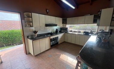 1800 m² en Rinconada del Lago, Full Áreas Verdes, con 4 Habitaciones y Hasta 6 Autos por Dentro