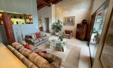 1800 m² en Rinconada del Lago, Full Áreas Verdes, con 4 Habitaciones y Hasta 6 Autos por Dentro