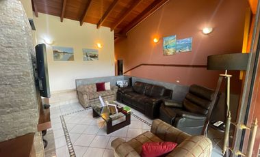 1800 m² en Rinconada del Lago, Full Áreas Verdes, con 4 Habitaciones y Hasta 6 Autos por Dentro