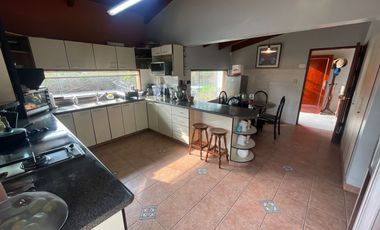 1800 m² en Rinconada del Lago, Full Áreas Verdes, con 4 Habitaciones y Hasta 6 Autos por Dentro