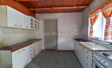 Leon Propiedades vende Gran terreno de 1.7 ha con una casa en sector Mario Pinto, Curacaví.