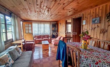 Leon Propiedades vende Gran terreno de 1.7 ha con una casa en sector Mario Pinto, Curacaví.