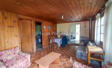 Leon Propiedades vende Gran terreno de 1.7 ha con una casa en sector Mario Pinto, Curacaví.
