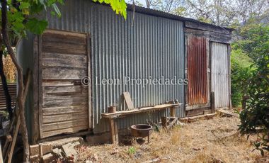 Leon Propiedades vende Gran terreno de 1.7 ha con una casa en sector Mario Pinto, Curacaví.