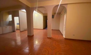 se vende casa con locales comerciales en ate