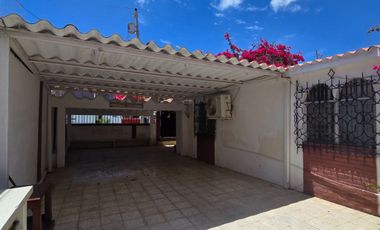 Vendo Casa + Suite Salinas 500m² Oportunidad Frente Colegio Rubira $118K