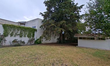 RESIDENCIA CON AMPLIO TERRENO EN LA CALERA – PRIVACIDAD Y ALTO POTENCIAL
