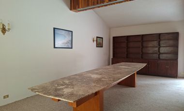 RESIDENCIA CON AMPLIO TERRENO EN LA CALERA – PRIVACIDAD Y ALTO POTENCIAL