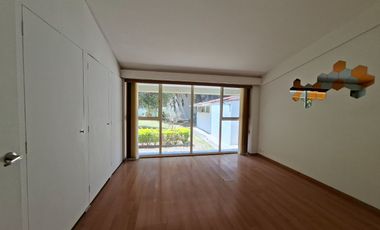 RESIDENCIA CON AMPLIO TERRENO EN LA CALERA – PRIVACIDAD Y ALTO POTENCIAL