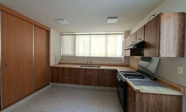 RESIDENCIA CON AMPLIO TERRENO EN LA CALERA – PRIVACIDAD Y ALTO POTENCIAL