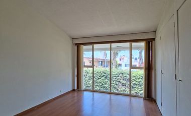 RESIDENCIA CON AMPLIO TERRENO EN LA CALERA – PRIVACIDAD Y ALTO POTENCIAL
