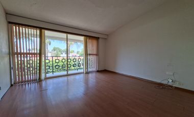 RESIDENCIA CON AMPLIO TERRENO EN LA CALERA – PRIVACIDAD Y ALTO POTENCIAL