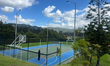 Exclusiva Casa Campestre en Cajicá – Diseño de Vanguardia y Confort