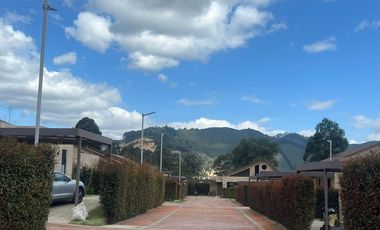 Exclusiva Casa Campestre en Cajicá – Diseño de Vanguardia y Confort