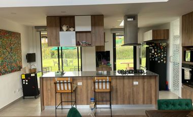 Exclusiva Casa Campestre en Cajicá – Diseño de Vanguardia y Confort