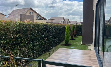 Exclusiva Casa Campestre en Cajicá – Diseño de Vanguardia y Confort