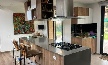 Exclusiva Casa Campestre en Cajicá – Diseño de Vanguardia y Confort
