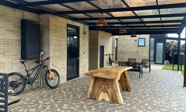 Exclusiva Casa Campestre en Cajicá – Diseño de Vanguardia y Confort