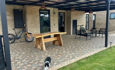 Exclusiva Casa Campestre en Cajicá – Diseño de Vanguardia y Confort
