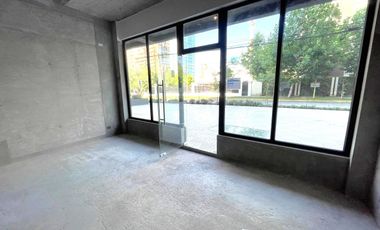 ARRIENDO Local comercial de 22,60 m2 + 67,74 m2 en subt. Estadio Italiano