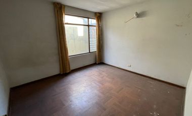 🏡 ¡Casa en venta en San Juan de Miraflores con alto potencial comercial y familiar!