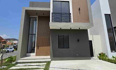Casa Esquinera, Ciudad Celeste A Estrenar