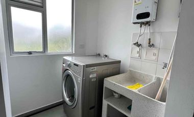 APARTAMENTO AMOBLADO FULL EQUIPADO + parqueadero privado