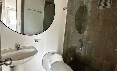 APARTAMENTO AMOBLADO FULL EQUIPADO + parqueadero privado