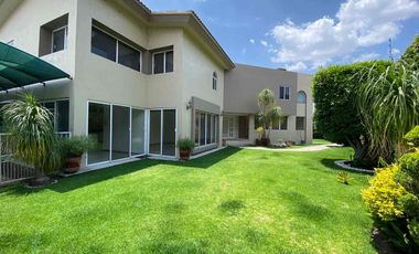 VENTA BELLÍSIMA  RESIDENCIA RODEADA DE JARDÍN ZONA TRANQUILA LLENA DE NATURALEZA