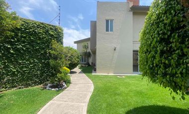 VENTA BELLÍSIMA  RESIDENCIA RODEADA DE JARDÍN ZONA TRANQUILA LLENA DE NATURALEZA