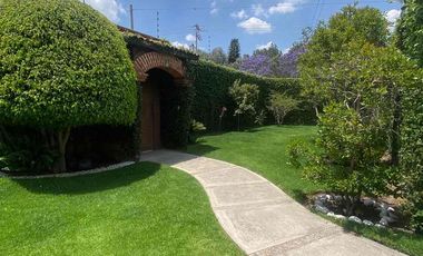 VENTA BELLÍSIMA  RESIDENCIA RODEADA DE JARDÍN ZONA TRANQUILA LLENA DE NATURALEZA