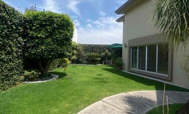 VENTA BELLÍSIMA  RESIDENCIA RODEADA DE JARDÍN ZONA TRANQUILA LLENA DE NATURALEZA