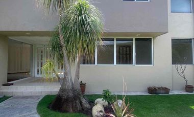 VENTA BELLÍSIMA  RESIDENCIA RODEADA DE JARDÍN ZONA TRANQUILA LLENA DE NATURALEZA