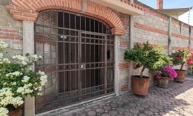 VENTA BELLÍSIMA  RESIDENCIA RODEADA DE JARDÍN ZONA TRANQUILA LLENA DE NATURALEZA