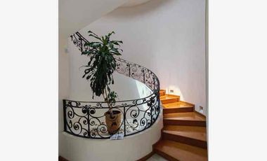 VENTA BELLÍSIMA  RESIDENCIA RODEADA DE JARDÍN ZONA TRANQUILA LLENA DE NATURALEZA