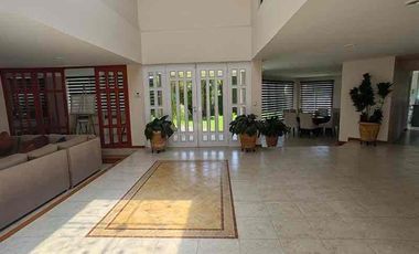 VENTA BELLÍSIMA  RESIDENCIA RODEADA DE JARDÍN ZONA TRANQUILA LLENA DE NATURALEZA