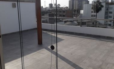 VENTA - BONITO DEPARTAMENTO DUPLEX - luminoso, ventilado y frente a lindo parque