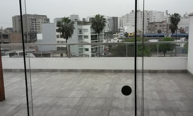 VENTA - BONITO DEPARTAMENTO DUPLEX - luminoso, ventilado y frente a lindo parque