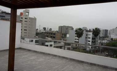 VENTA - BONITO DEPARTAMENTO DUPLEX - luminoso, ventilado y frente a lindo parque